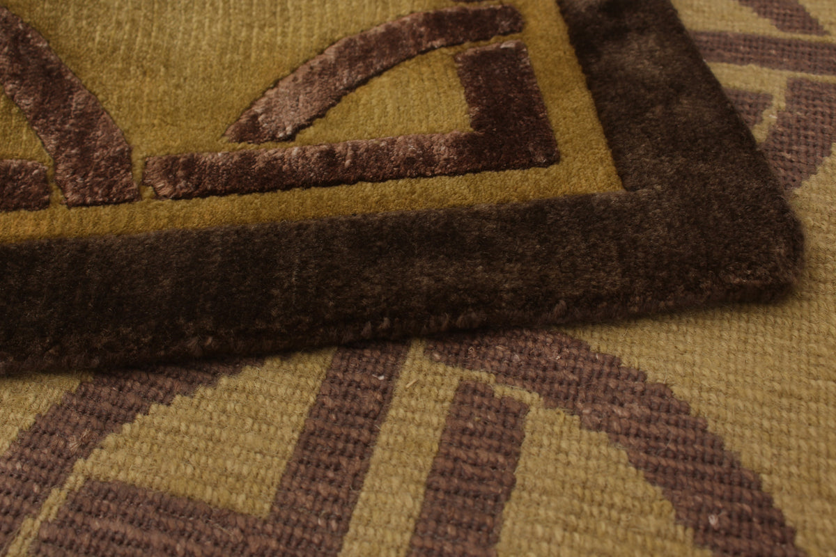 Nepal Opulence rug, carved pile detail