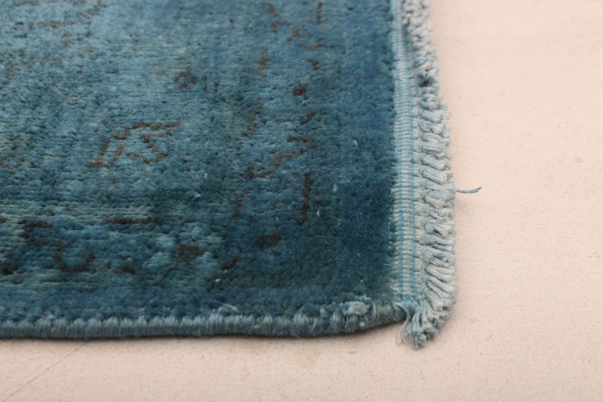 Color Transition rug, corner detail
