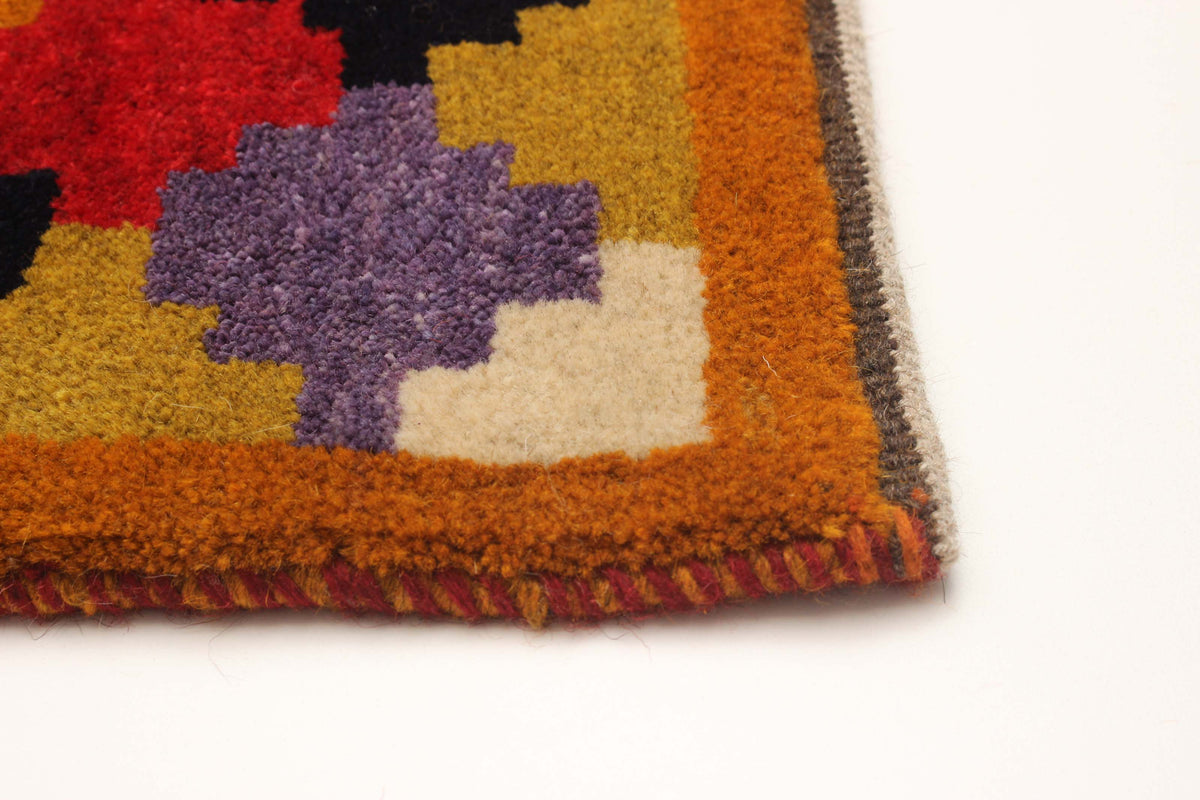 Persian Kashkuli Gabbeh rug, corner detail