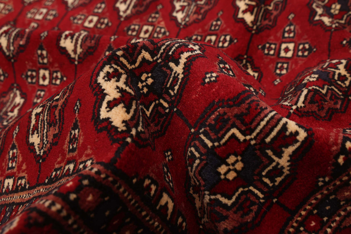 Peshawar Bokhara rug, octagonal gul motif detail